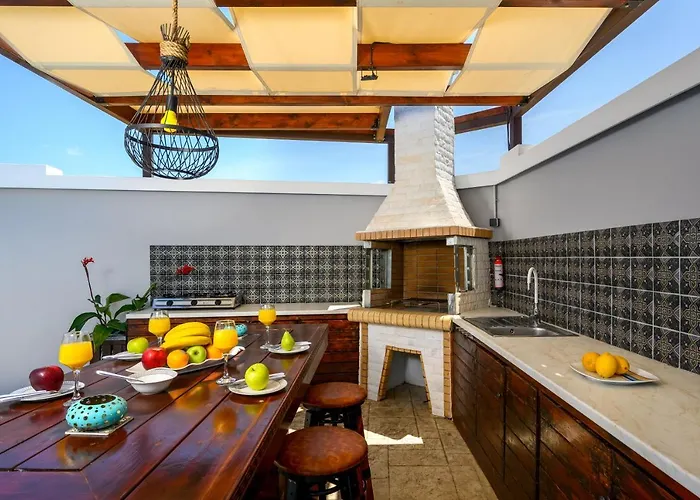 Pervolia House Private Near Airport 别墅