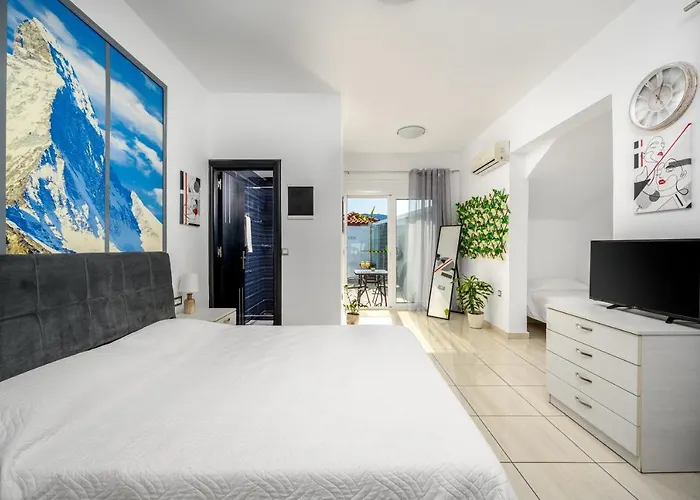 别墅 Pervolia House Private Near Airport *