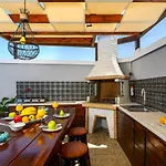 Pervolia House Private Near Airport 别墅