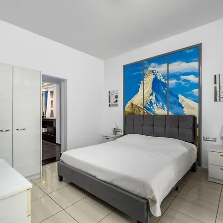 Pervolia House Private Near Airport ヴィラ クレマスティ