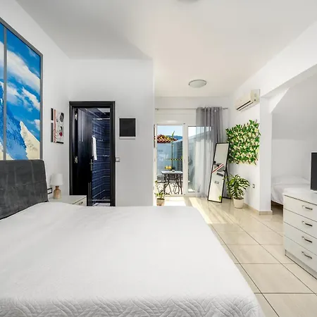 ヴィラ Pervolia House Private Near Airport *