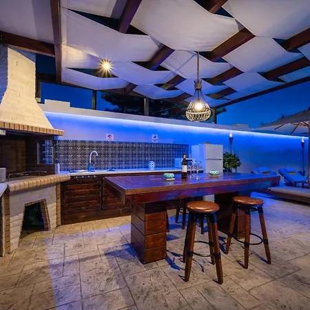 ヴィラ Pervolia House Private Near Airport クレマスティ