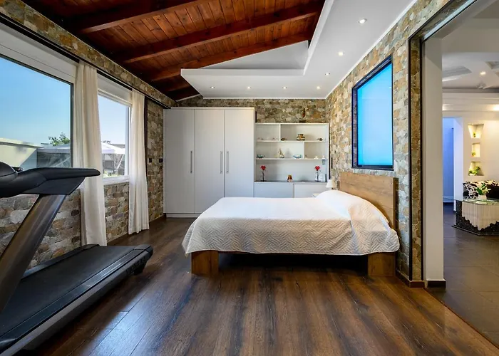 Pervolia House Private Near Airport