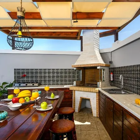 Pervolia House Private Pool Near Airport Vila