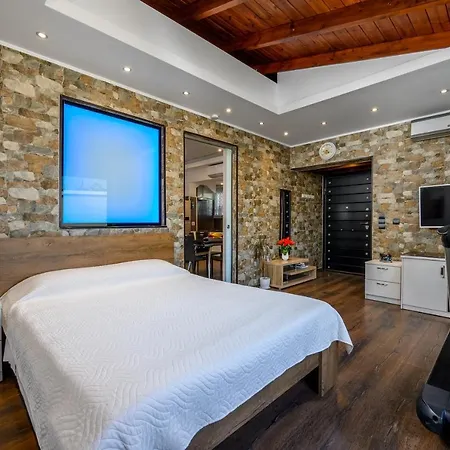 Pervolia House Private Pool Near Airport *